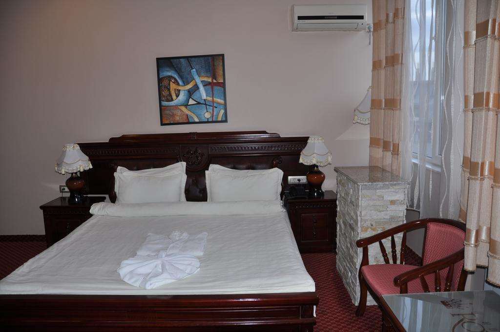 Hotel Royal Pristina Zimmer foto